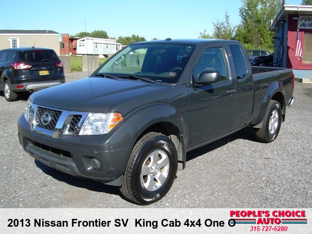 2013 Nissan Frontier SV  King Cab 4x4 One Owner