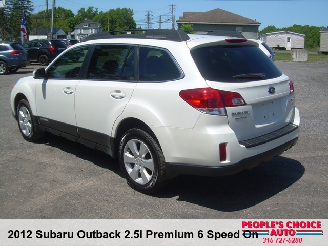 2012 Subaru Outback 2.5I Premium 6 Speed One Owner